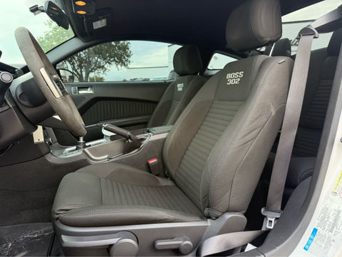 2013 Ford Mustang Boss 302 · Performance White, photo 5 of 8