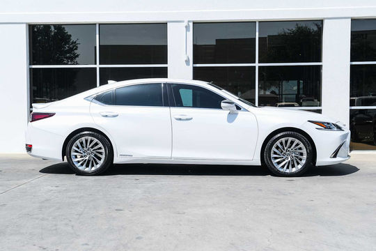 2022 Lexus ES 300h Ultra Luxury, photo 6 of 10