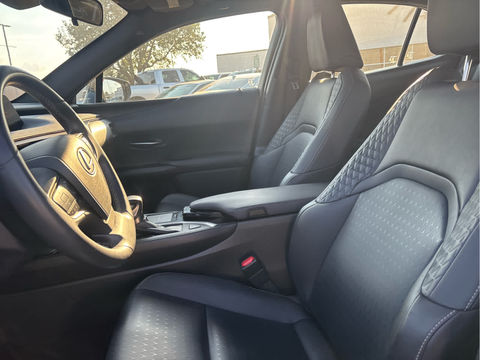 2019 Lexus UX 200, photo 6 of 8