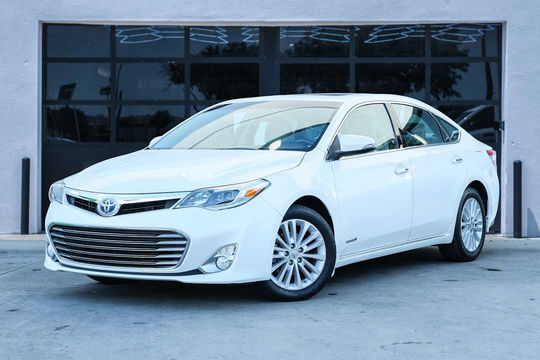 2015 Toyota Avalon Hybrid XLE Touring, photo 1 of 10