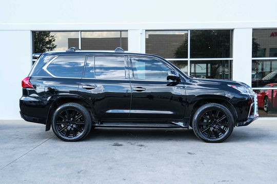 2017 Lexus LX 570, photo 6 of 10
