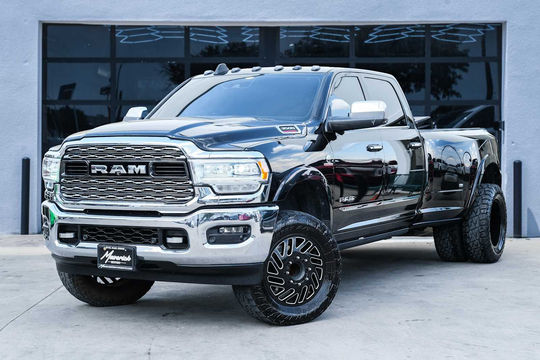 2020 Ram 3500 Limited · Diamond Black Crystal Pearlcoat, photo 1 of 10