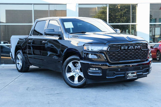 2025 Ram 1500 Tradesman, photo 6 of 10