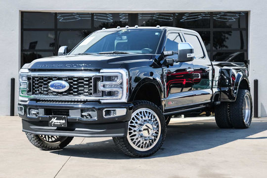 2024 Ford Super Duty F-350 DRW Pickup Platinum, photo 1 of 10