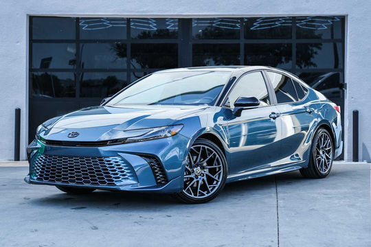 2025 Toyota Camry XSE, photo 1 of 10