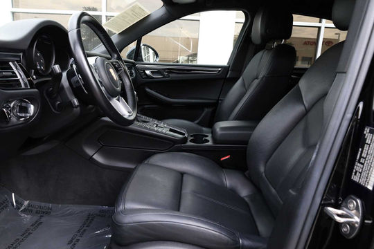 2021 Porsche Macan, photo 4 of 10
