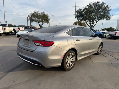 2015 Chrysler 200 Limited, photo 5 of 10