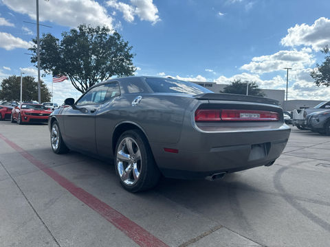 2011 Dodge Challenger R/T, photo 2 of 8