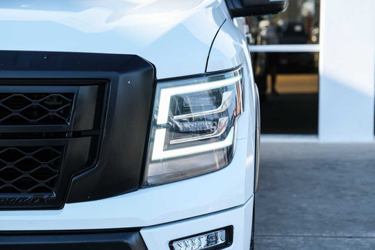 2021 Nissan Titan PRO-4X, photo 4 of 10