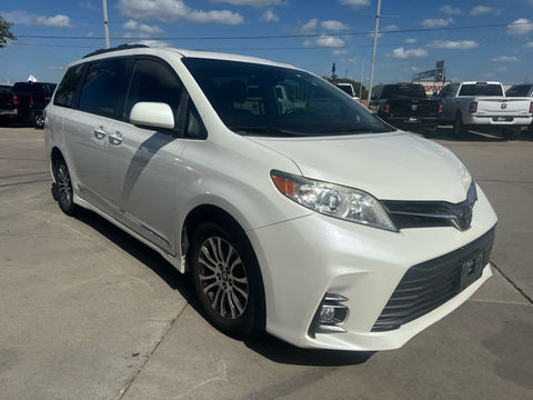2019 Toyota Sienna XLE, photo 5 of 9