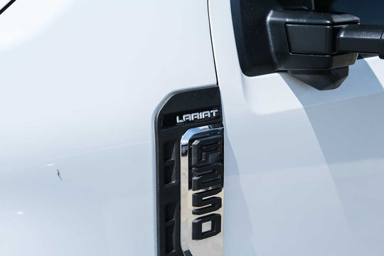 2025 Ford Super Duty F-250 Pickup LARIAT, photo 3 of 10