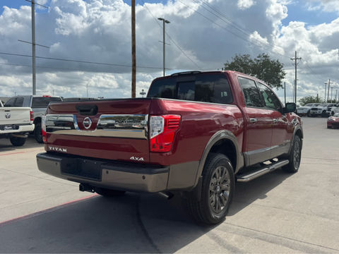 2017 Nissan Titan Platinum Reserve, photo 3 of 8
