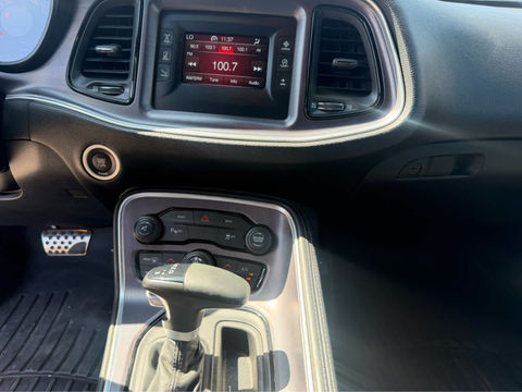 2016 Dodge Challenger R/T, photo 5 of 8