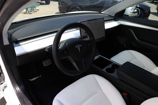 2021 Tesla Model 3 Standard Range Plus, photo 2 of 10