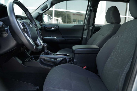 2017 Toyota Tacoma SR5, photo 4 of 10