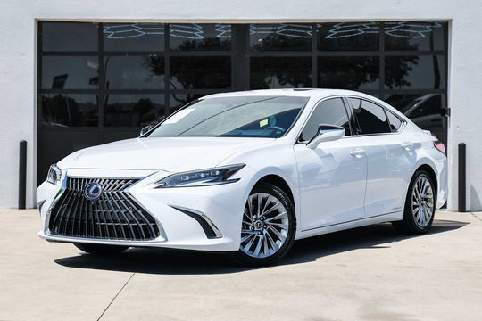 2022 Lexus ES 300h Ultra Luxury, photo 1 of 10