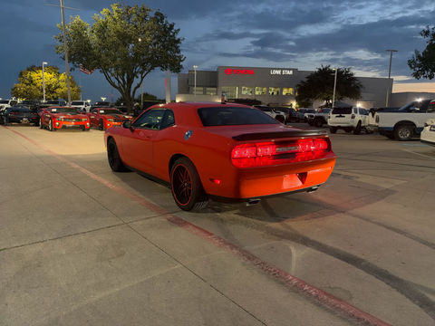 2009 Dodge Challenger SRT8, photo 2 of 8