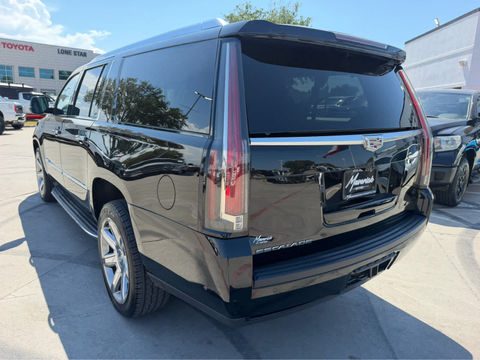 2017 Cadillac Escalade ESV Luxury, photo 2 of 10