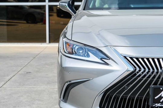 2019 Lexus ES 350, photo 4 of 10