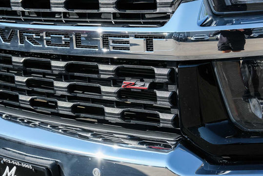 2023 Chevrolet Silverado 2500HD LT · Black, photo 4 of 10