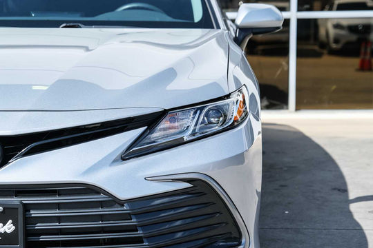 2023 Toyota Camry LE, photo 4 of 10