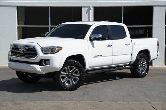 2017 Toyota Tacoma Limited, photo 1 of 10