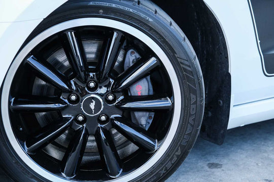 2013 Ford Mustang Boss 302 · Performance White, photo 5 of 10