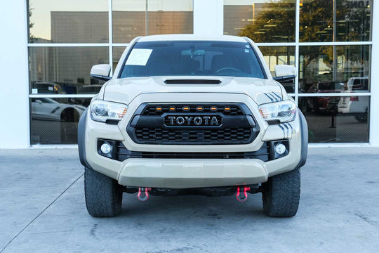 2017 Toyota Tacoma TRD Sport, photo 2 of 10