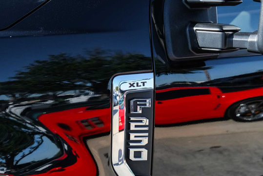 2022 Ford Super Duty F-250 Pickup XLT · Agate Black, photo 3 of 10