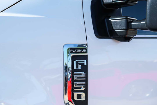 2022 Ford Super Duty F-250 Pickup Platinum, photo 3 of 10