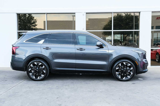 2024 Kia Sorento SX, photo 6 of 10