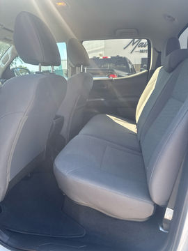 2023 Toyota Tacoma SR5, photo 6 of 8