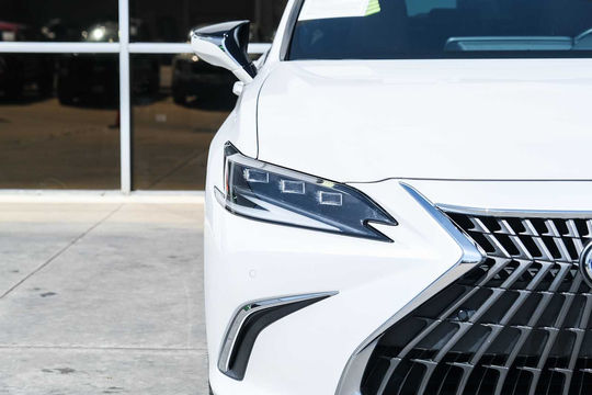 2022 Lexus ES 300h Ultra Luxury, photo 3 of 10