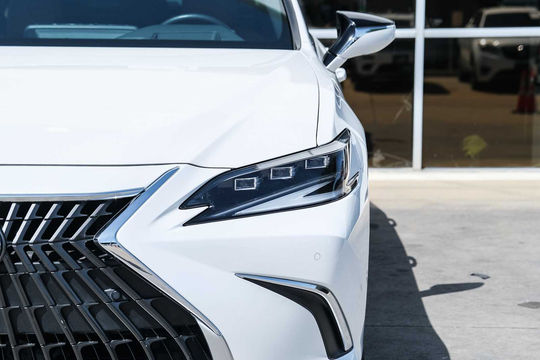 2022 Lexus ES 300h Ultra Luxury, photo 4 of 10