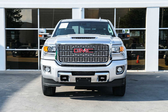 2018 GMC Sierra 2500HD Denali, photo 2 of 10
