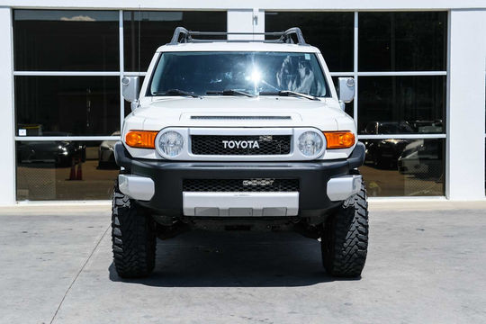 2013 Toyota FJ Cruiser, photo 2 of 10