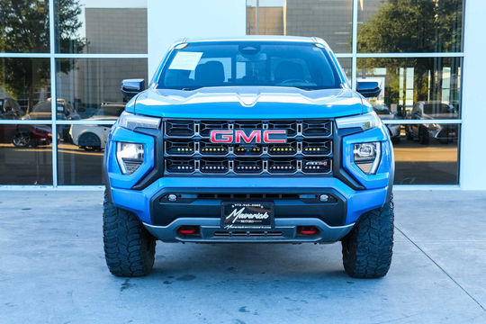 2024 GMC Canyon 4WD AT4, photo 2 of 10