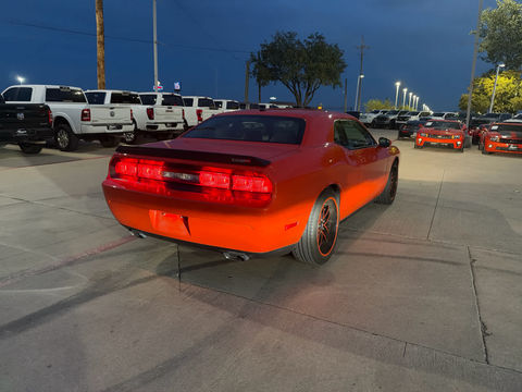2009 Dodge Challenger SRT8, photo 3 of 8
